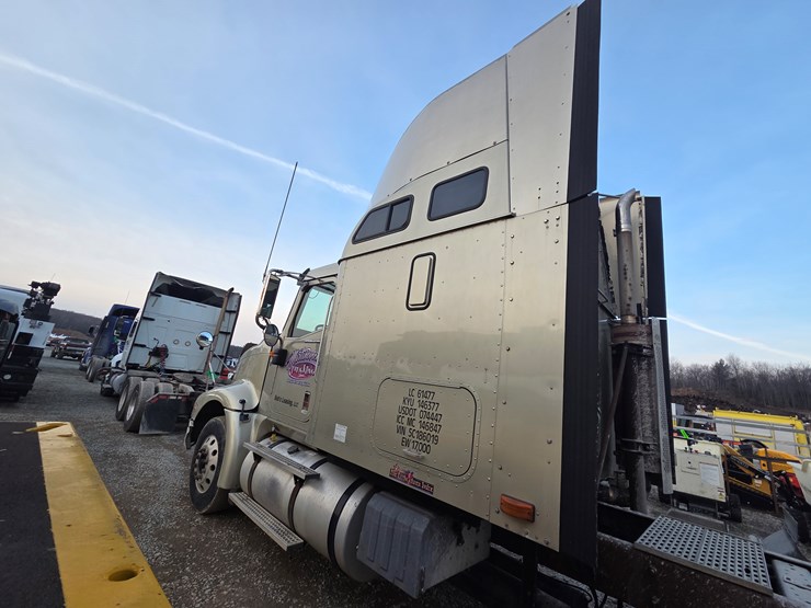 2005-caterpillar-c13-image-18