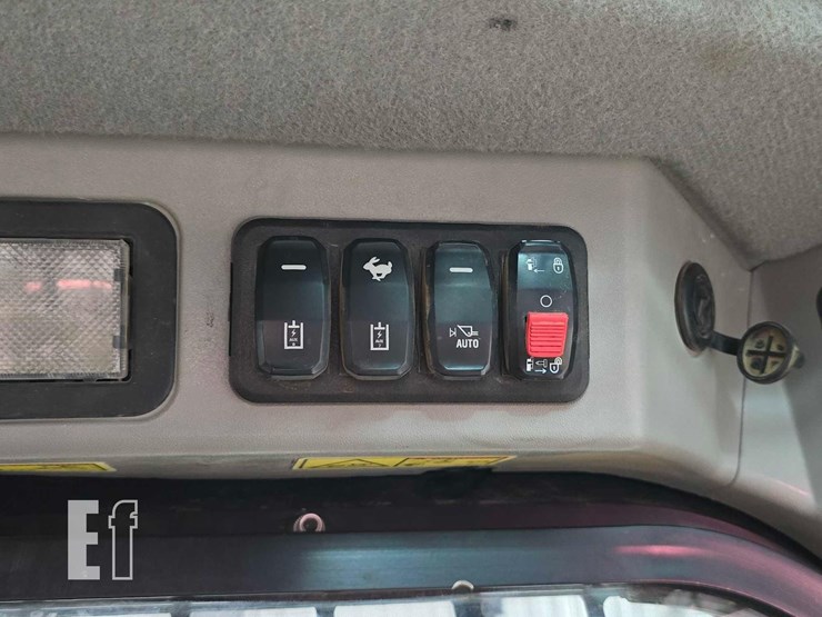 2022-caterpillar-289d3-image-19