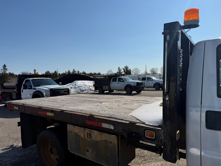 2011-ford-f550-xl-image-18