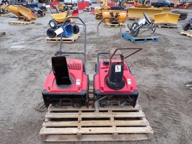 qty-of-(2)-honda-hs720-20-in.-snowblowers-image-2