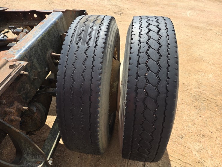 #1515-•-2005-international-9400i6x4-sleeper-cab-truck-tractor-image-56