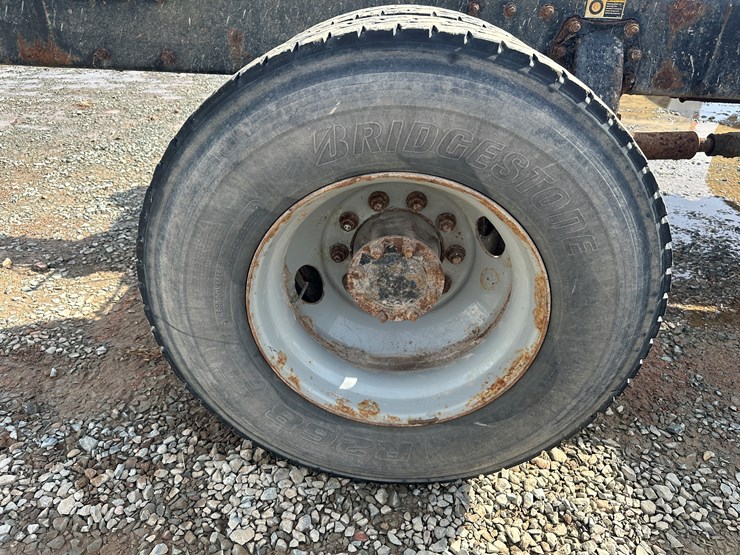 2015-peterbilt-337-image-57