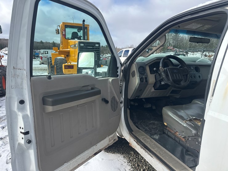 2010-ford-f350-image-33