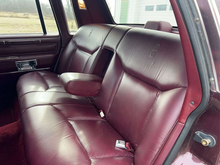 1989-lincoln-town-car-image-63