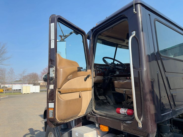 2006-mack-granite-cv713-image-28