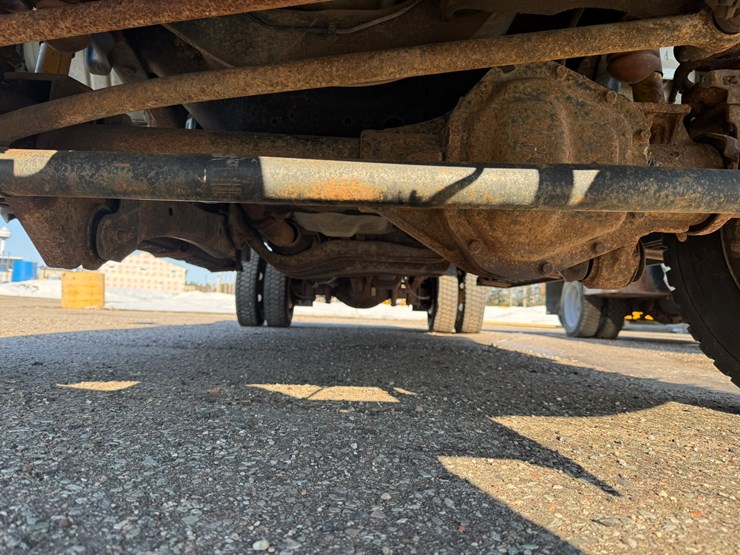 2012-ford-f550-xl-image-33