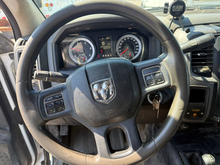 #1063-•-2014-ram-5500-heavy-duty-service-truck-image-29