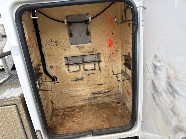 2015-ford-f550-image-32