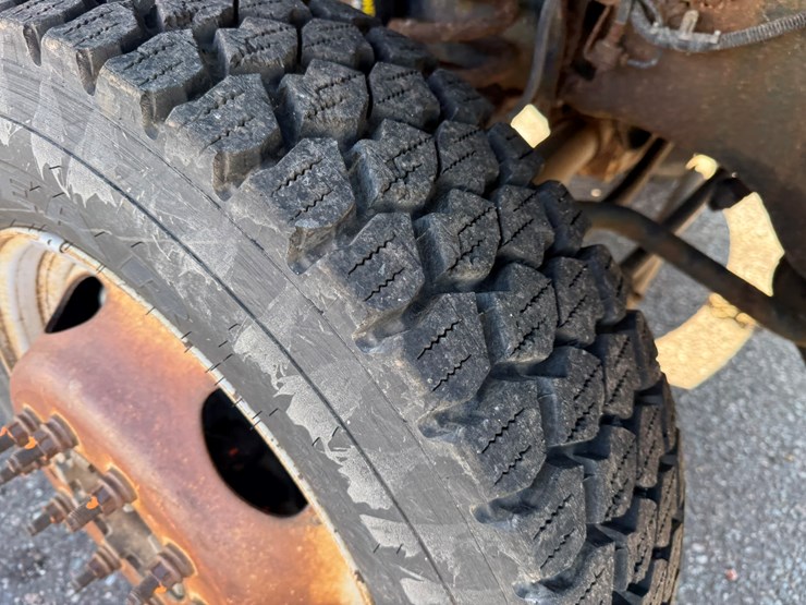 2011-ford-f550-xl-image-46