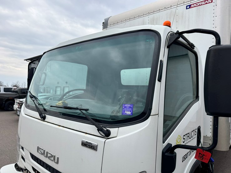 2019-isuzu-nrr-image-8