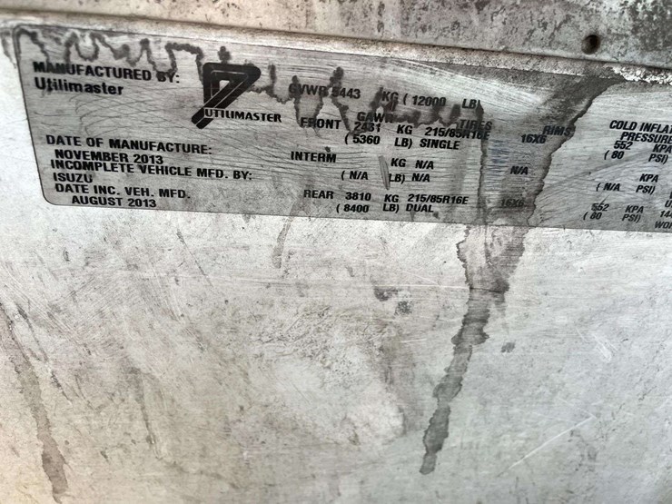 2013-isuzu-reach-image-24