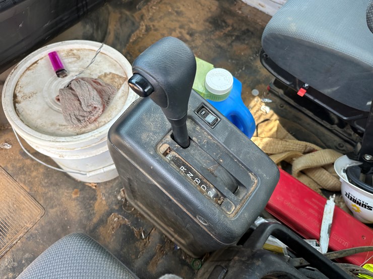 2020-hino-268-image-24