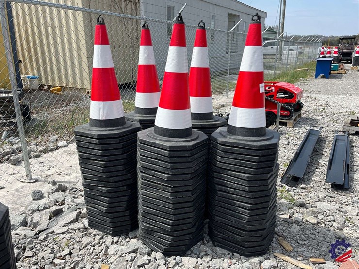 lot-of-100-unused-2026-ce-irstc-safety-traffic-cones-image-1