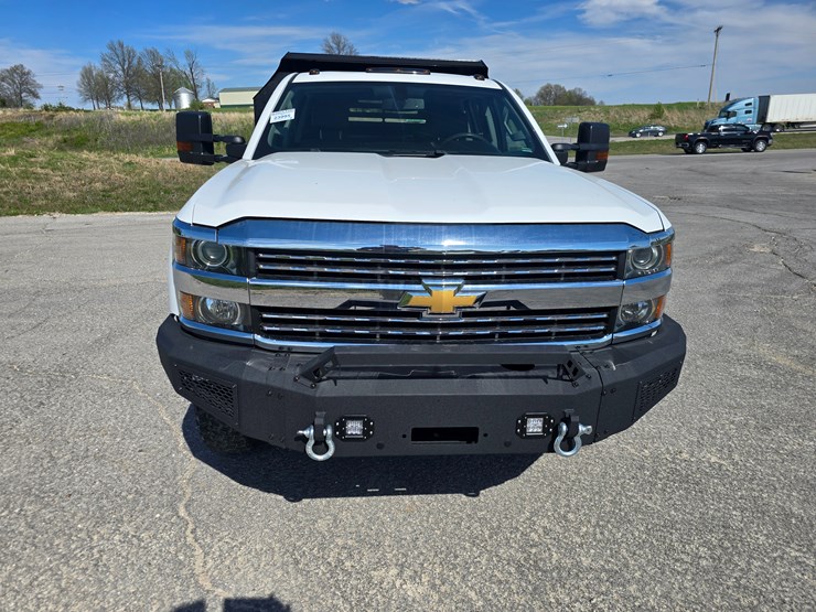 2019-chevrolet-silverado-3500-image-28