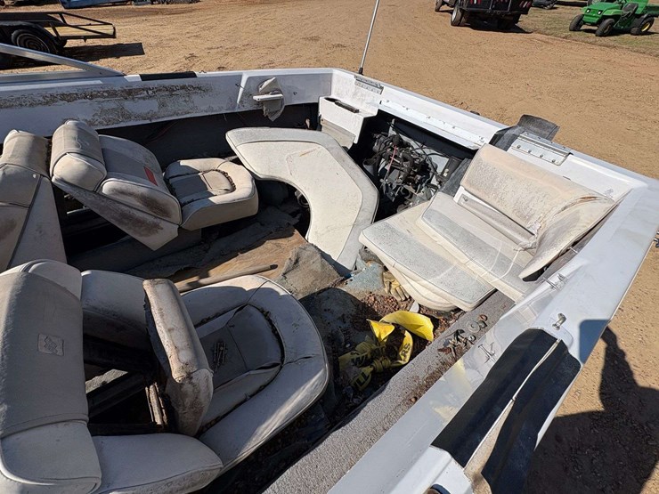 four-winns-"180-freedom"-ski-boat-w/-trailer-image-17