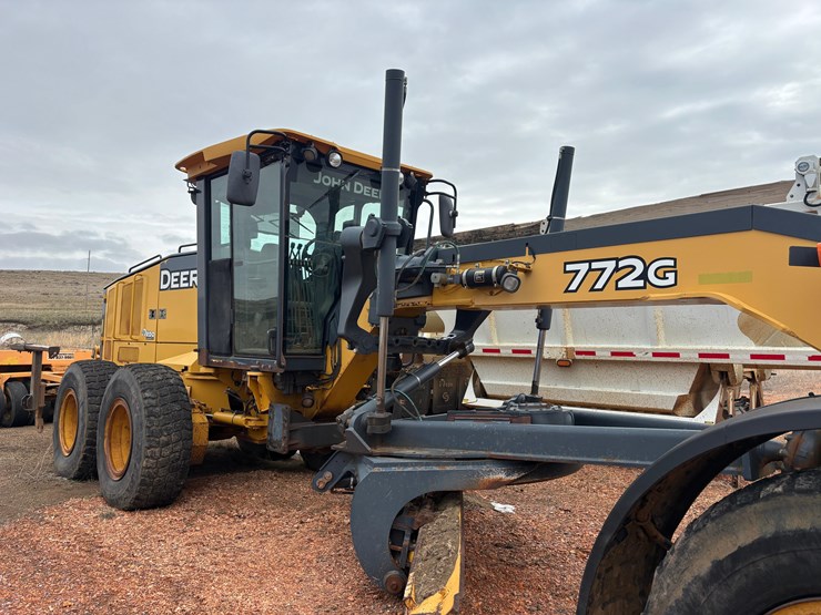 2018-deere-772g-image-3