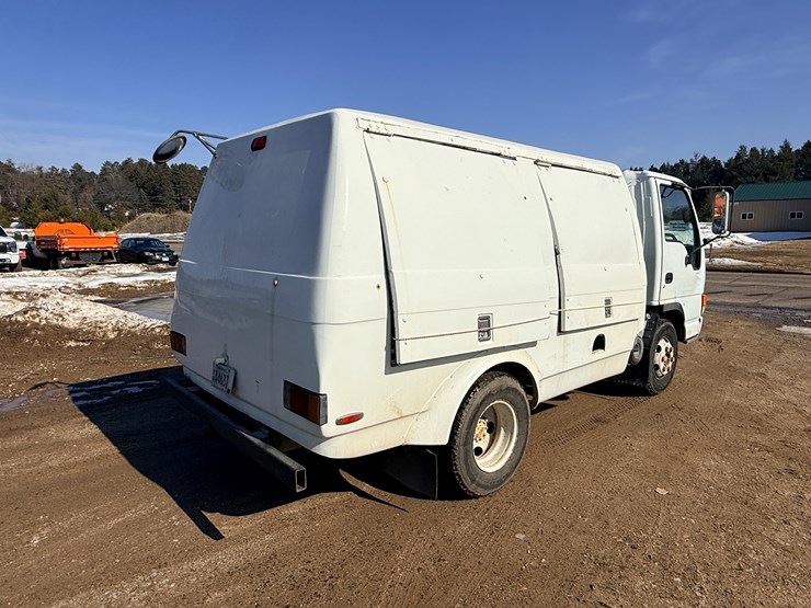 2002-isuzu-npr-image-5