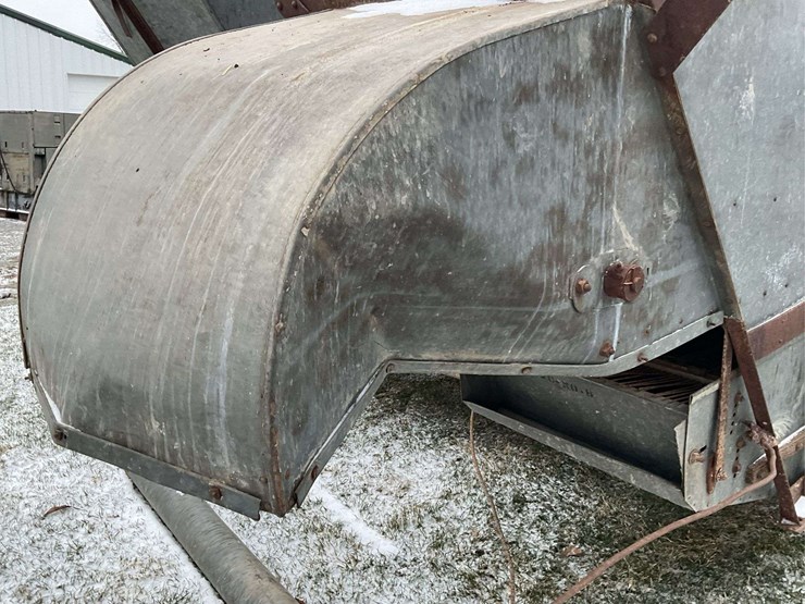 fordson-with-mounted-gleaner-combine-image-34