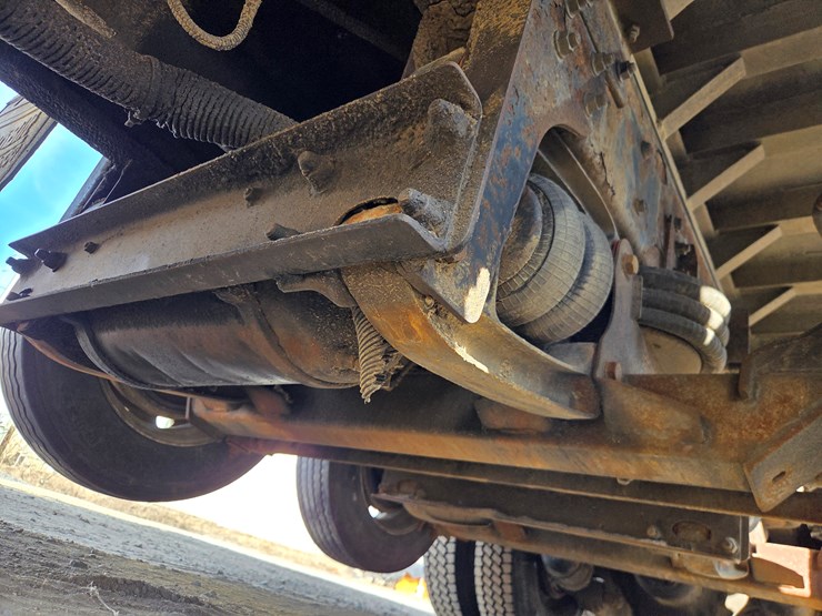 2012-international-7600-image-36