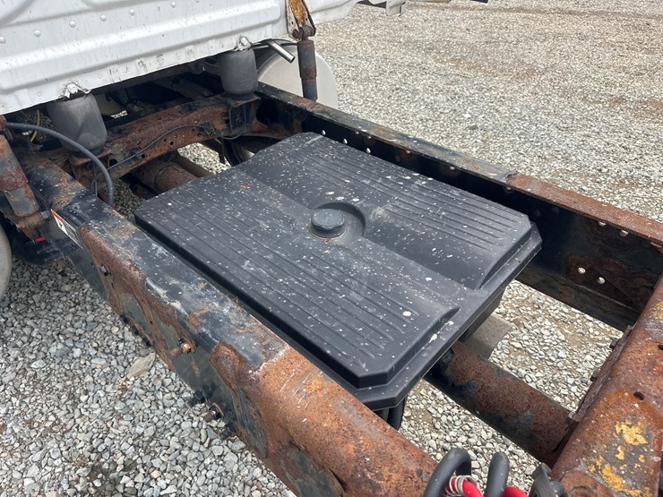 2017-massey-ferguson-8-image-18