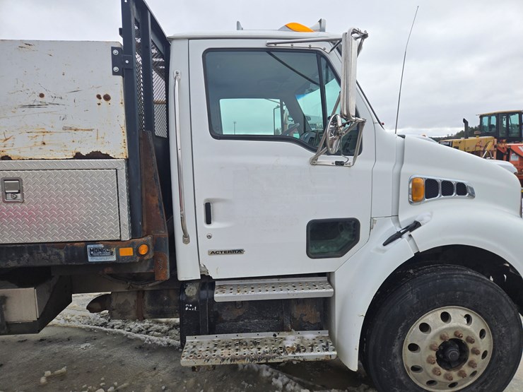 2001-massey-ferguson-8-image-13