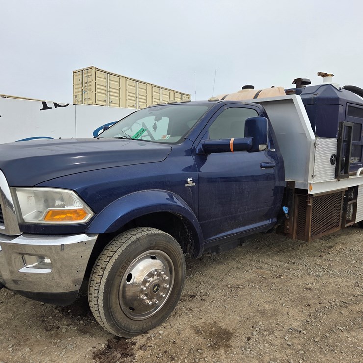 2012 MASSEY-FERGUSON 8
