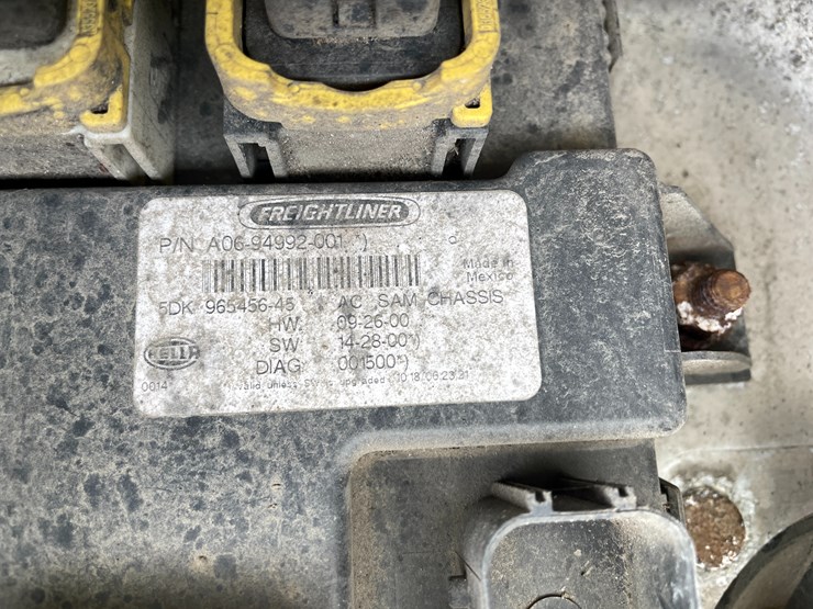 #232-•-2016-freightliner-truck-tractor-(has-wi-title)-(mora,-mn)-image-48