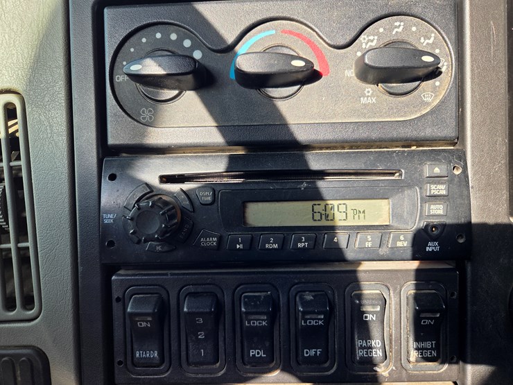 2012-international-7600-image-61