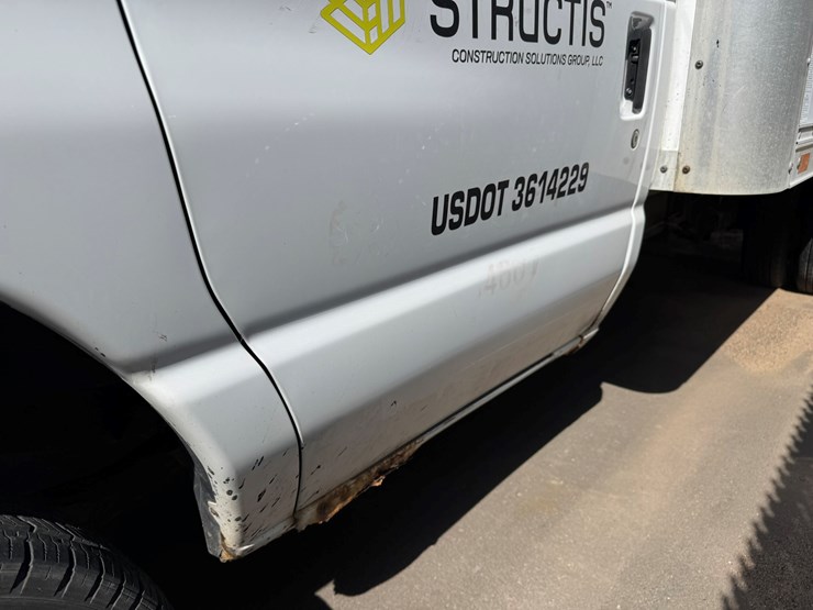 2010-ford-e350-image-10