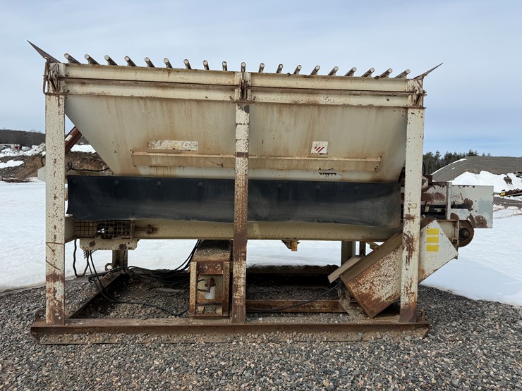 #2210-•-fabtek-14'x96"x128"-feeder-bin-image-6