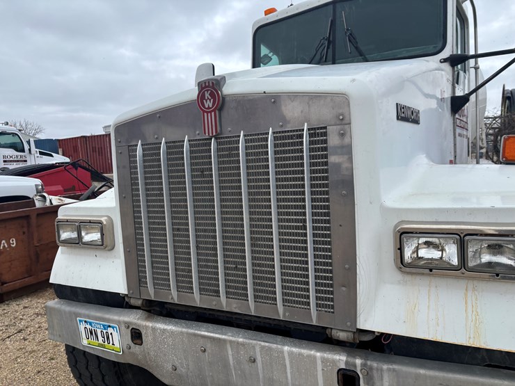 2004-kenworth-w900-image-13