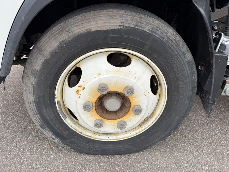 2019-isuzu-nrr-image-49