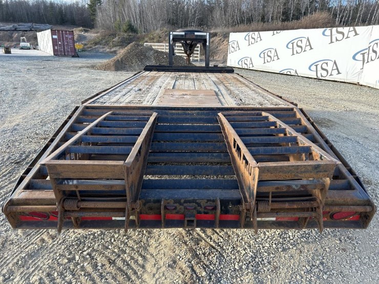 2016-massey-ferguson-8-image-3