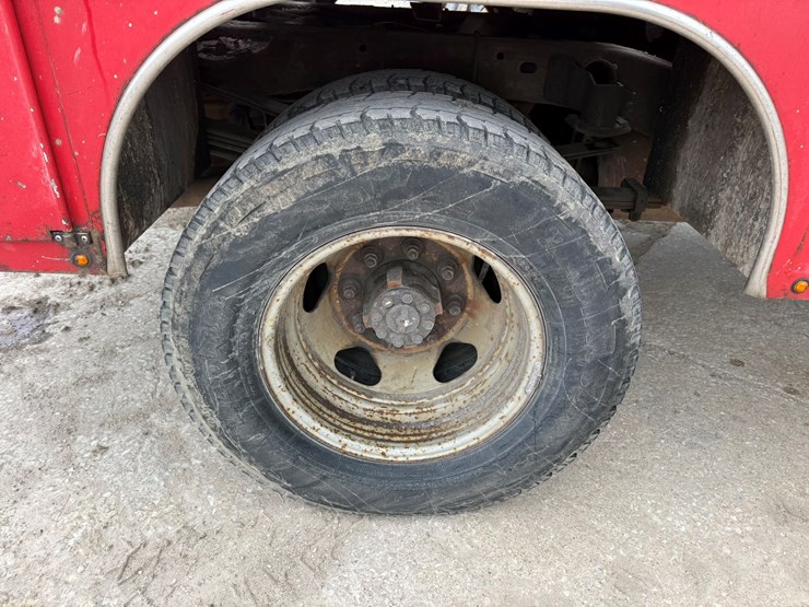 2012-chevrolet-3500-image-44