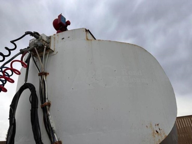 2008-peterbilt-335-image-35