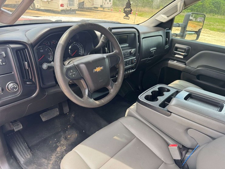 2017-chevrolet-silverado-2500-image-11