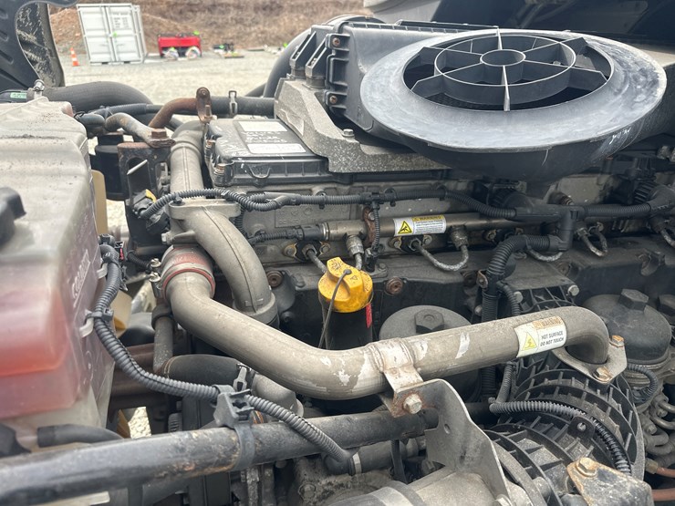 2017-massey-ferguson-8-image-59