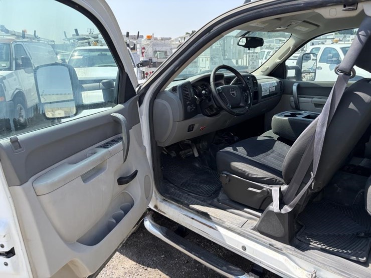 2012-gmc-sierra-2500-image-13