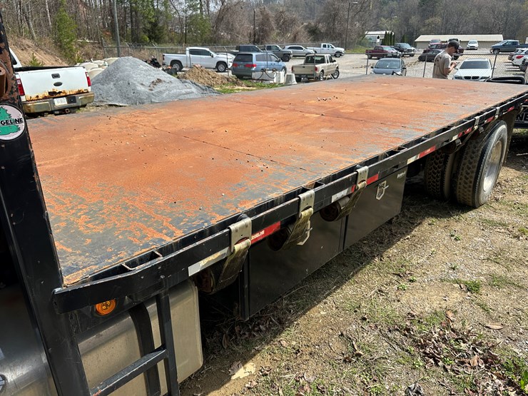 2020-hino-268-image-10