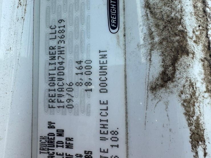 #2160-•-2006-freightliner-business-class-m2-box-truck-image-56