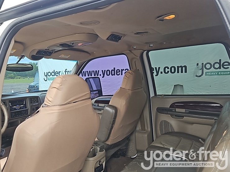 2004-ford-excursion-image-19