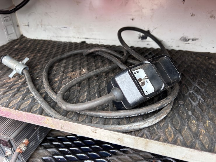 2003-gmc-3500-image-31