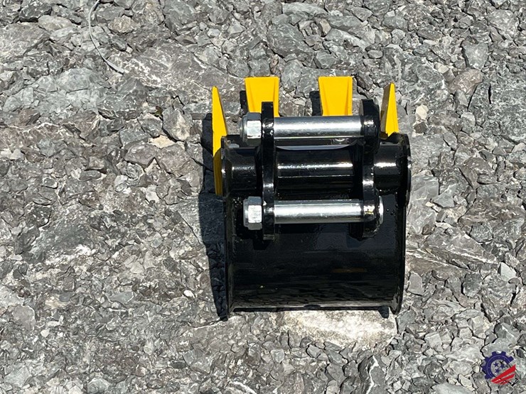 unused-2026-ce-8"-toothed-bucket-image-4