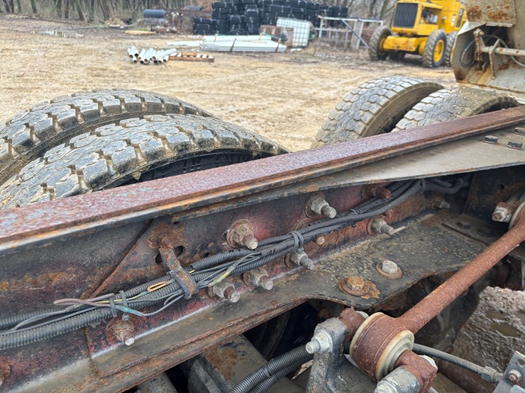 1997-ford-lt8000-image-75