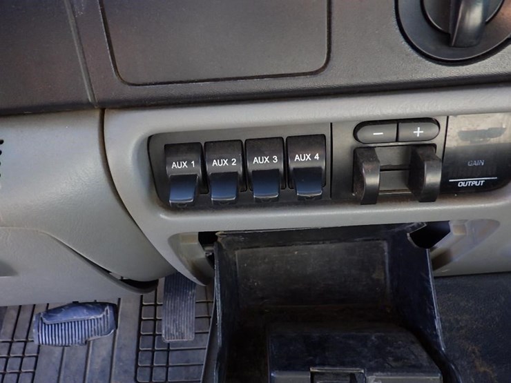 2005-ford-f450-image-32