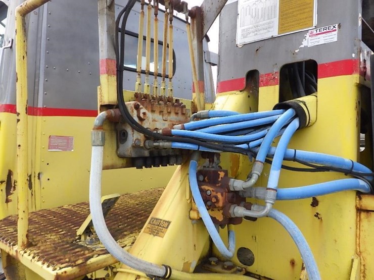 1984-ford-9000-image-15