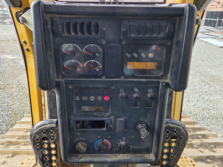 caterpillar-d6n-xl-image-41