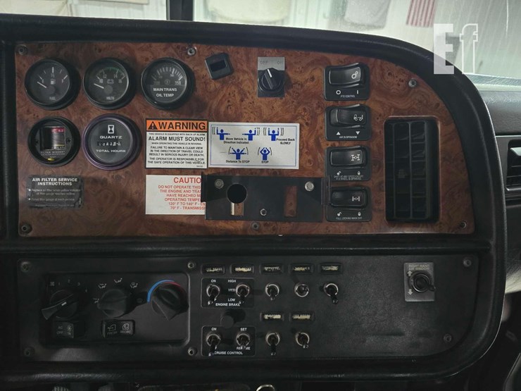 2004-peterbilt-378-image-15