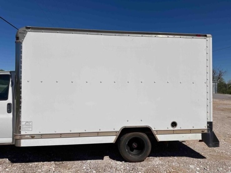 2001-gmc-3500-image-15