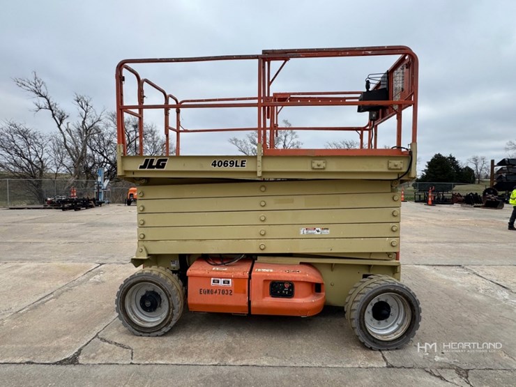 2006-jlg-4069le-image-6